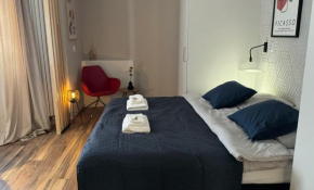 A1 - Kings Big Room - Warsaw City Haven - Two Shared Bathrooms